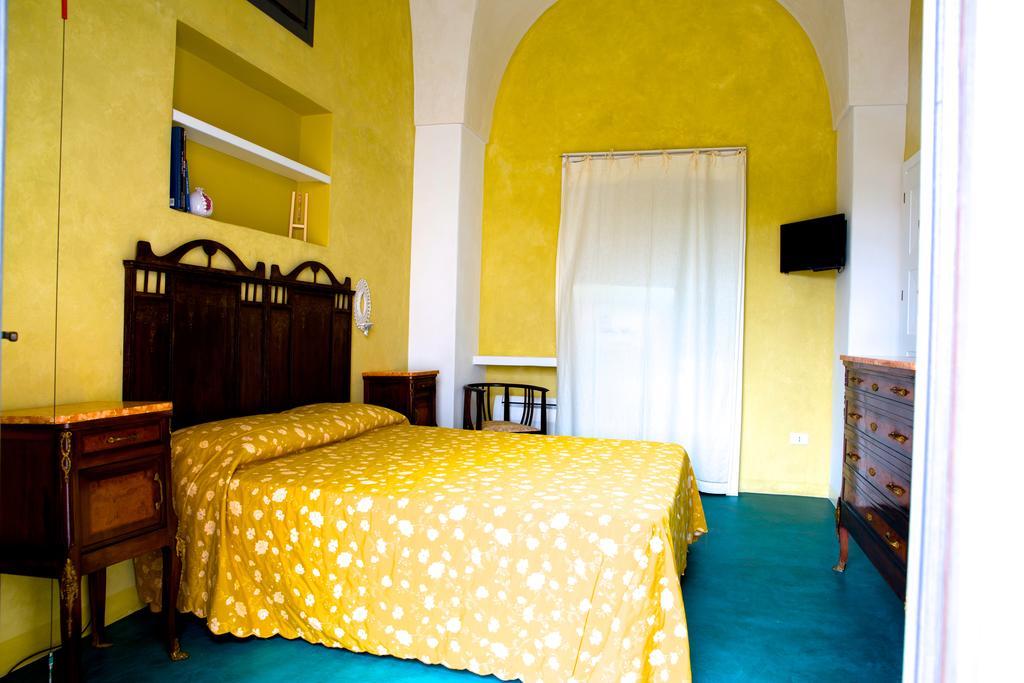 Le Maioliche Hotel Scauri  ภายนอก รูปภาพ